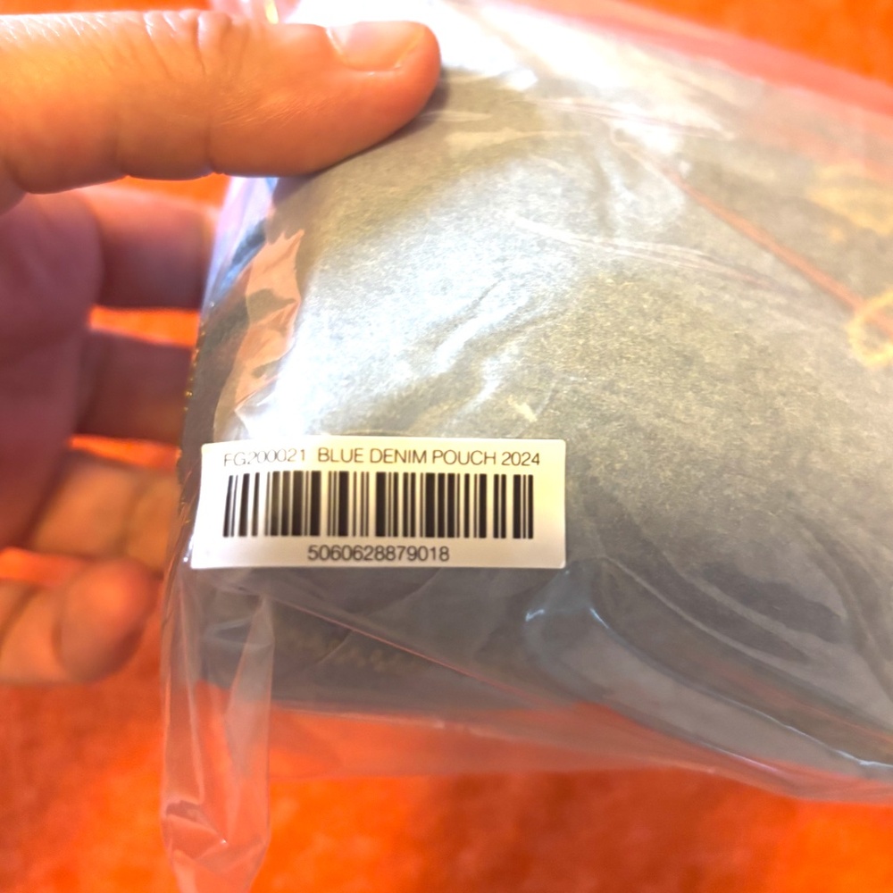 Lisa Eldridge limited edition blue denim pouch from 2024 NWT - Picture 12 of 12